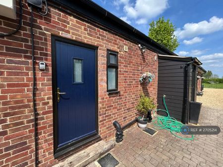 1 bedroom in a house share to rent - Photo 5