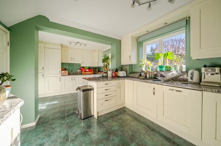 3 bedroom detached house to rent - Photo 3