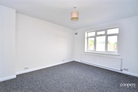 3 bedroom apartment - Photo 2