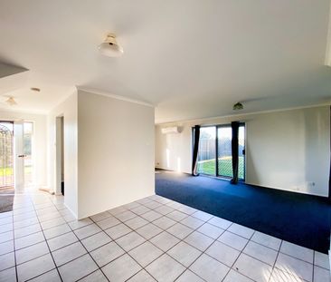 Spacious Two-Storey Home Overlooking Telarah Lagoon - Photo 3