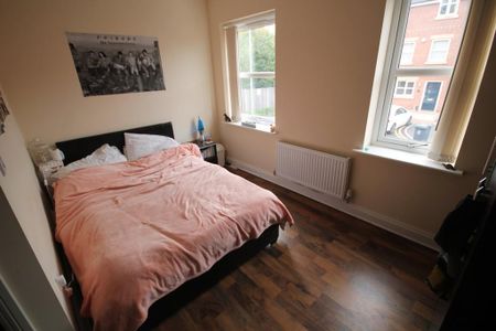 4 bedroom townhouse to rent - Photo 2