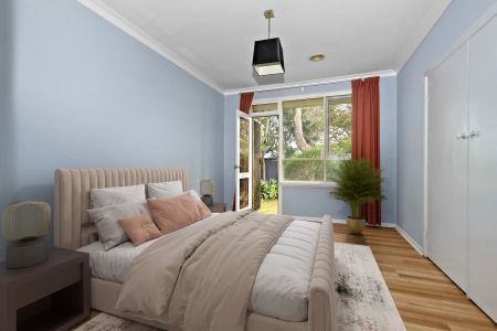 Spacious Villa with Large Private Courtyard! - Photo 3