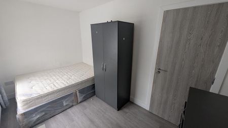 4 bedroom terraced house to rent - Photo 4