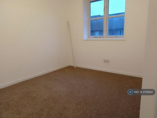 3 bedroom end of terrace house to rent - Photo 1