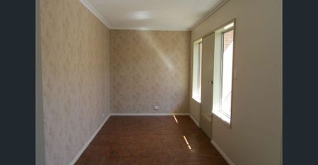 LOOK NO FURTHER! - Photo 3