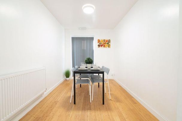 Mixed use to rent - Photo 1