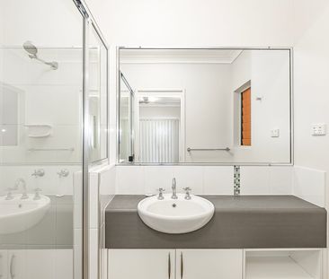 Modern Three-Bedroom Ground Floor Home with Private Courtyard! - Photo 5