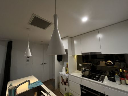 Rosebery | Modern 2-Bedroom Apartment in Prime Location - Photo 3