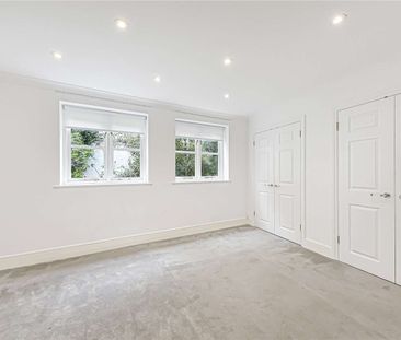 Modern 4 bedroom townhouse in a secure gated development, close to ... - Photo 6