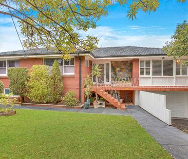 Spacious renovated 3 bedroom apartment style home (upper level only) - Photo 2