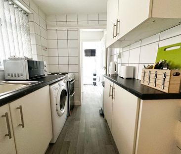 2 Bedroom - Photo 5