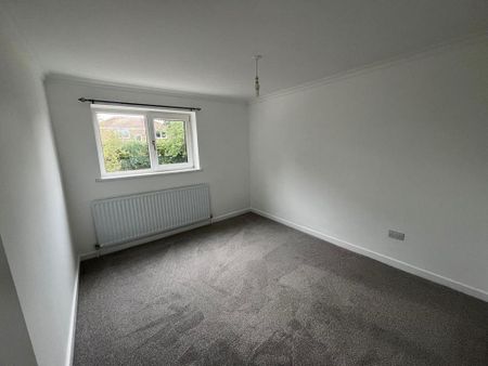 3 bedroom end of terrace house to rent - Photo 2