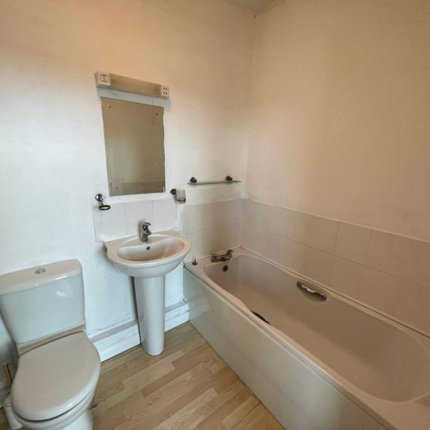 Penthouse to rent on - Photo 1