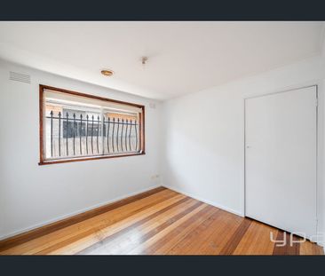 Prime Location! - Photo 3