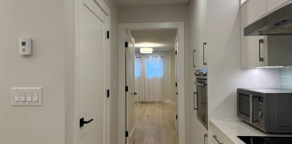 $2400 / 1 Bed 1 Bath Unfurnished Semi-Basement Suite - Photo 2