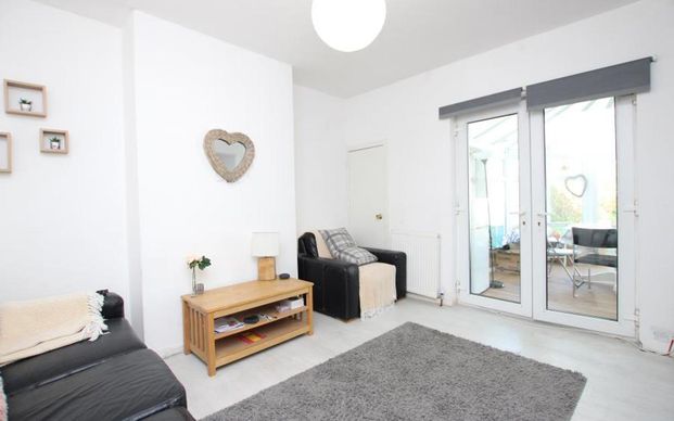 *** STUDENT PROPERTY *** A large four bedroom student home in Filton. Available on a furnished basis in August. Bills excluded. - Photo 1