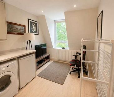 Knaphill, Woking, GU21 - Photo 3