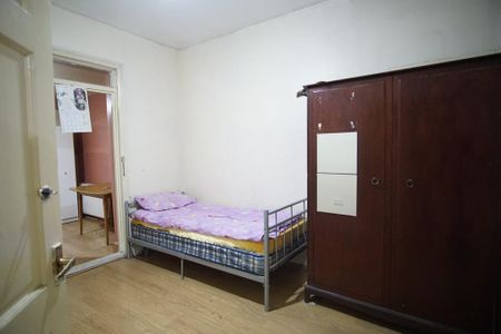 5 bedroom semi-detached house to rent - Photo 4