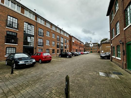 2 bedroom flat to rent - Photo 1