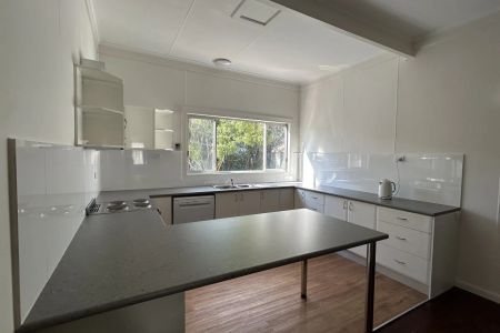 Renovated home close to everything! - Photo 3