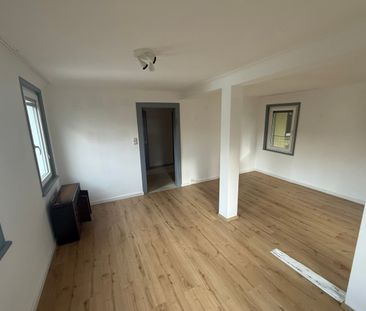 S-Wangen: Großzügige 4-Zi.-Whg. * 96 qm Wfl. * TL-Bad * gute Lage *... - Photo 2