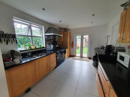 1 bedroom bedsit to rent - Photo 2