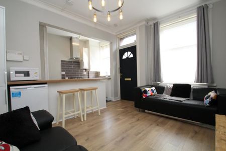 3 bedroom terraced house to rent - Photo 3