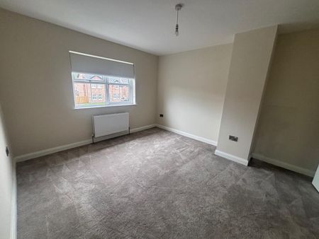 3 Bed Semi-detached House - Photo 5