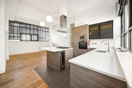 3 bedroom flat to rent - Photo 4