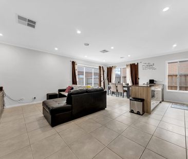 Stunning 3 bedroom home - Photo 2