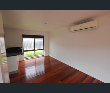 37 Cross St, Newborough, Vic 3825 - Photo 5