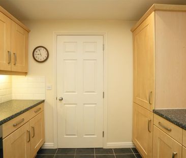2 bedroom Flat To Let - Photo 6