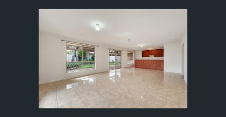 The search is over: neat family living in a prime location - Photo 2