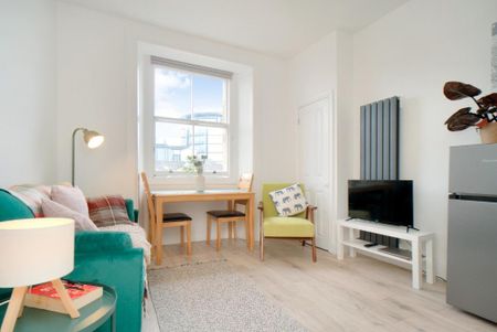 2 bedroom flat to rent - Photo 2