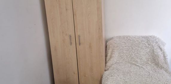 Room in a Shared House, St Michael Avenue, HA9 - Photo 2