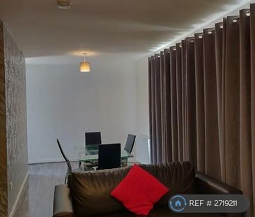 1 bedroom in a flat share to rent - Photo 1