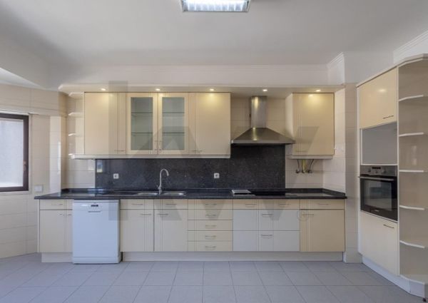 Apartamento T4 em Lisboa