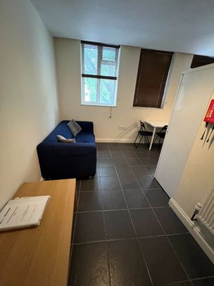 3 Bed Flat, Bond Street, BS1 - Photo 1