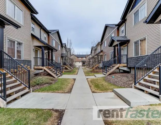 3bed/3bath Newly Renovated Townhouse, double g | 37 - 12004 22 Avenue Southwest, Edmonton - Photo 1