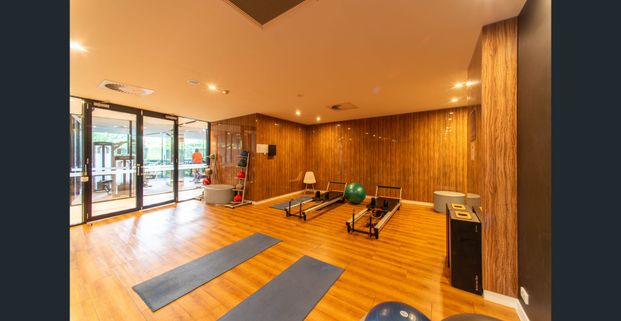 Absolute waterfront Unfurnished 2 Bedrooms apartment living!! - Photo 1