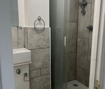 Room in a Shared House, Hilda Road, E16 - Photo 3