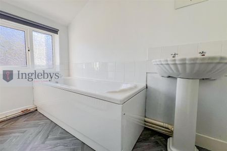 3 bedroom terraced house to rent - Photo 4