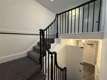 High Street, Crediton, Devon, EX17 - Photo 4