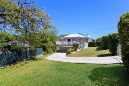 “Ideal Family Home in a Quiet, Convenient Location” - Photo 4