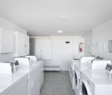 Bois-de-Boulogne Apartments - 1 Bedroom - Photo 2