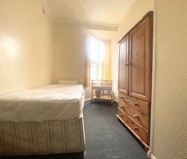 6 bedroom house to rent - Photo 3