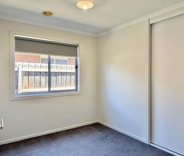 Charming family home in Wyndham Vale - Photo 6