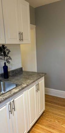 New kitchen, flooring 2 beds on 2 floors of period home Christie Pits - Photo 1