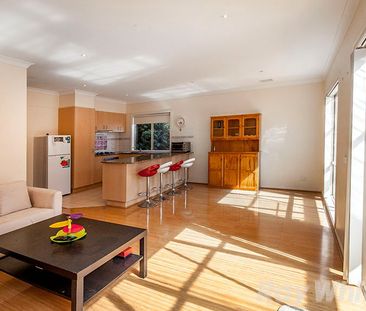 2 Longleaf Grove, MITCHAM - Photo 1