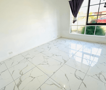 Low-Maintenance Living with Double Garage, Workshop & Outdoor Enter... - Photo 5